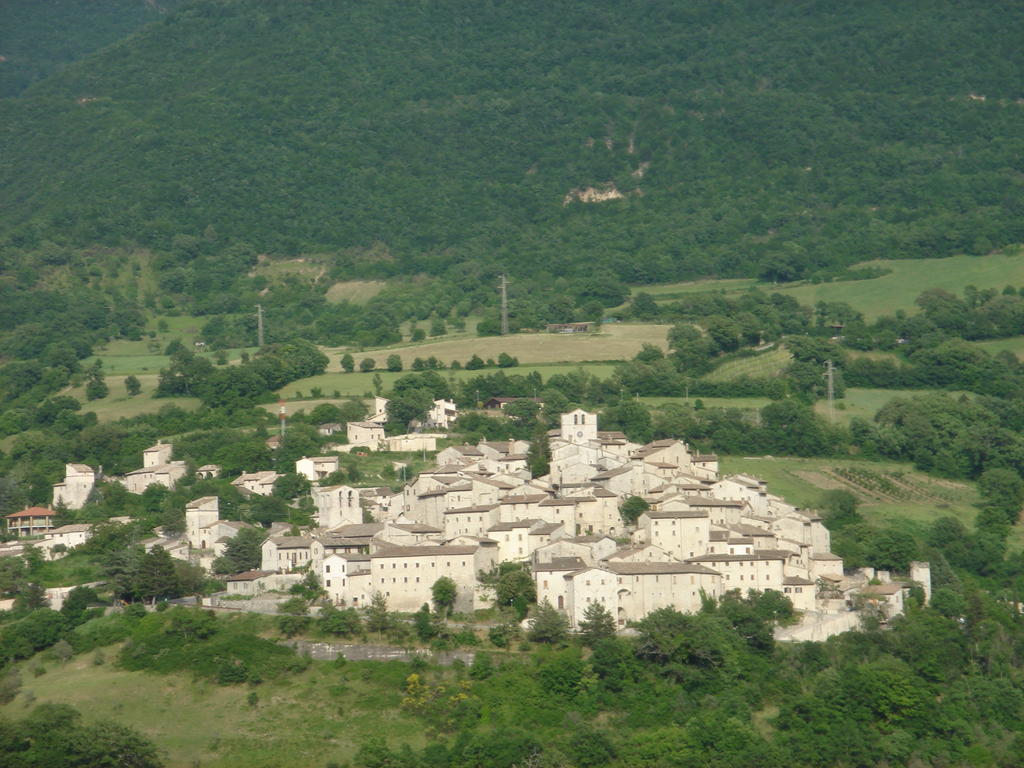 Locanda Cacio Re Vallo di Nera Esterno foto